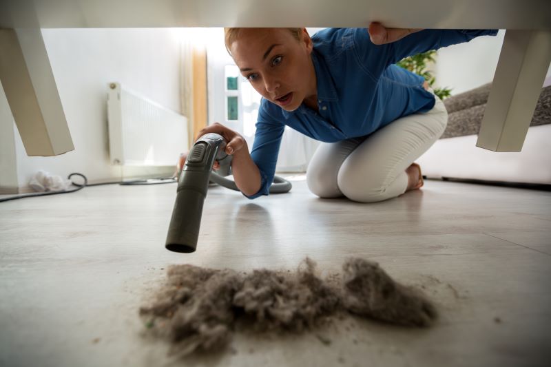 Wie entsteht Staub im Schlafzimmer